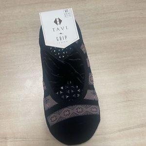 Tavi Noir Savvy Grip Socks. Closed toe, grips on bottom.